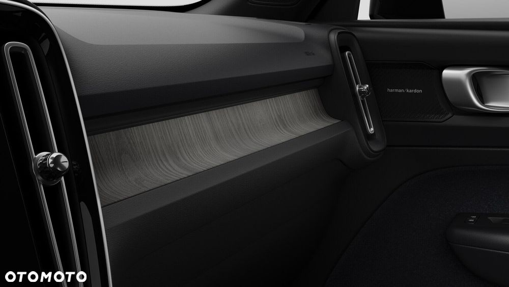 Volvo XC 40 B3 Plus Dark - 12
