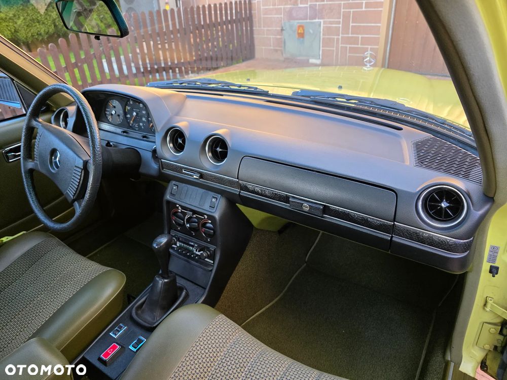 Mercedes-Benz W123 - 21