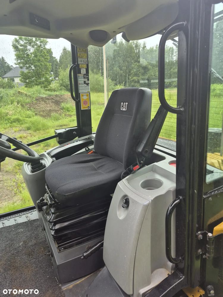 Caterpillar 907 - 17