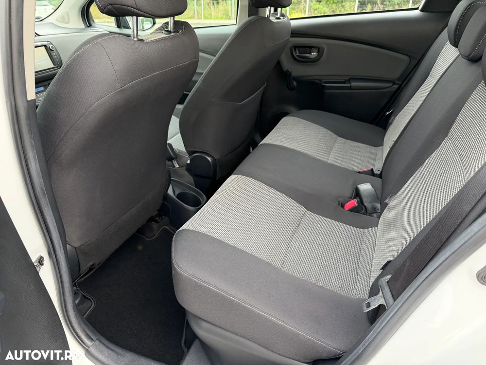 Toyota Yaris 1.5 VVT-i HSD Active - 17