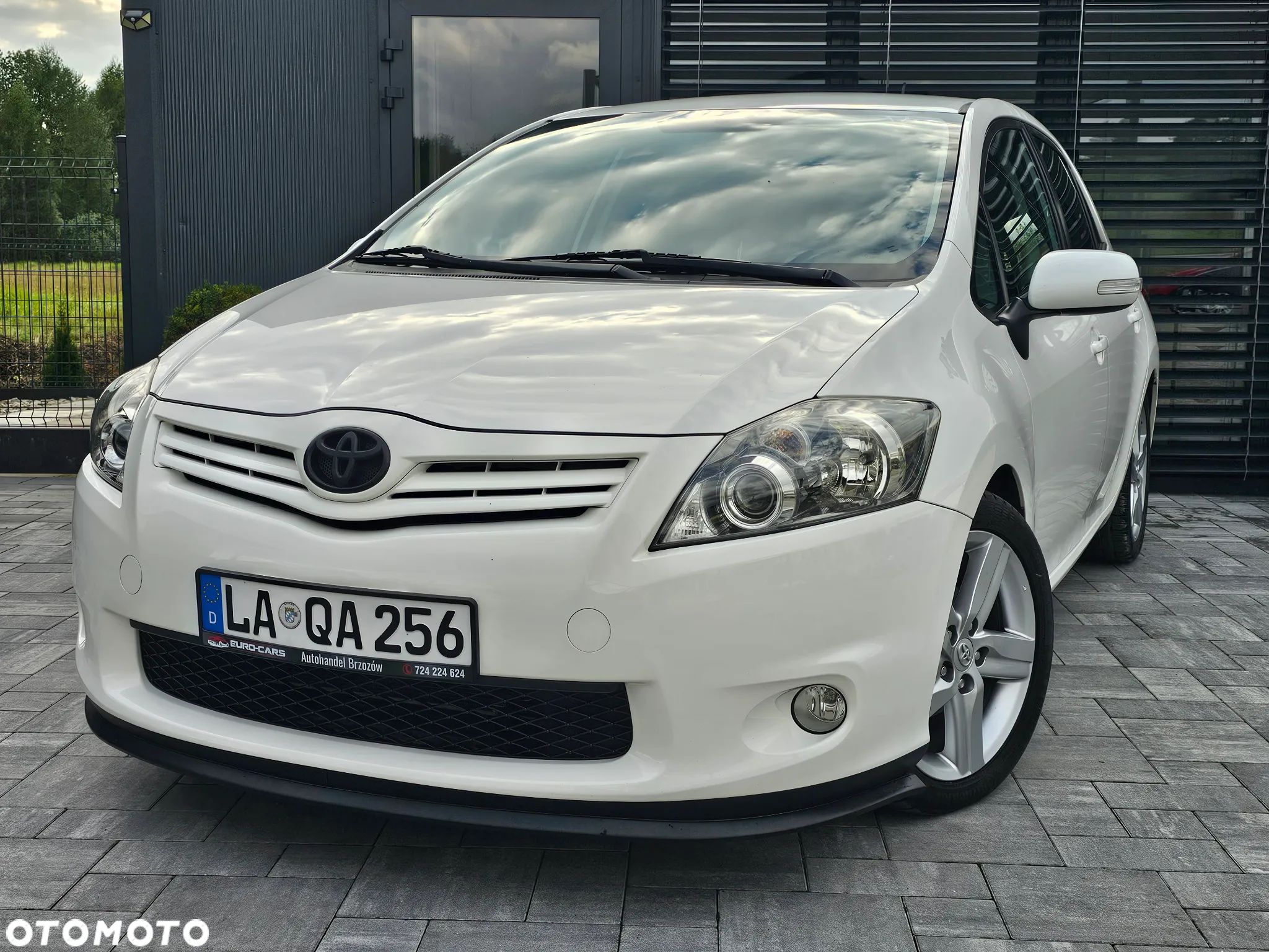 Toyota Auris 1.6 Premium - 1