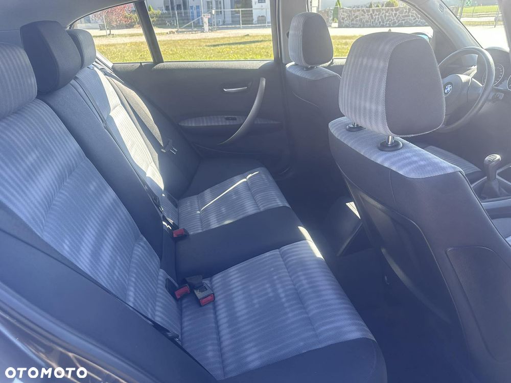 BMW Seria 1 120i - 13