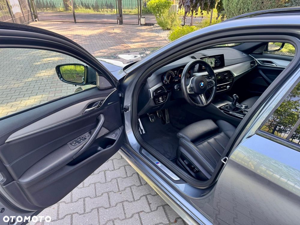 BMW Seria 5 520d M Sport - 10