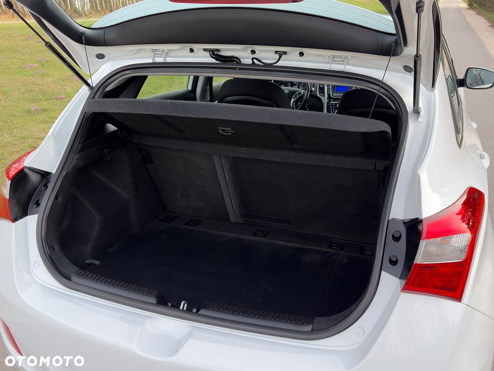 Hyundai i30 blue 1.4 Style - 32