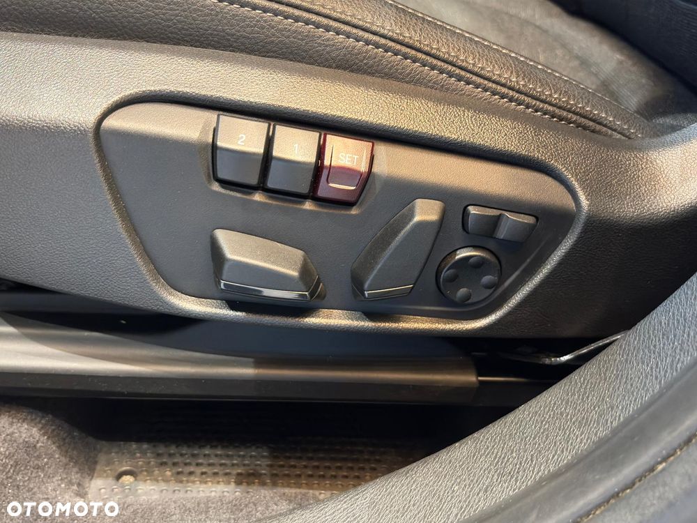 BMW X1 xDrive20i Sport Line sport - 16