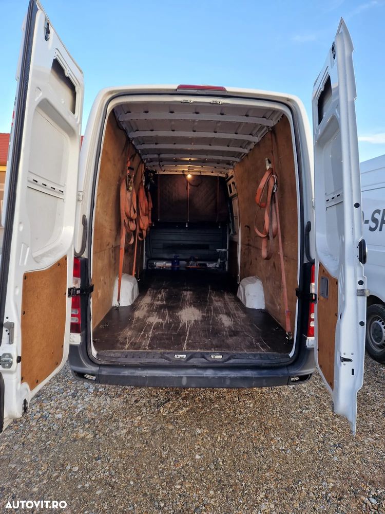 Mercedes-Benz Sprinter - 13