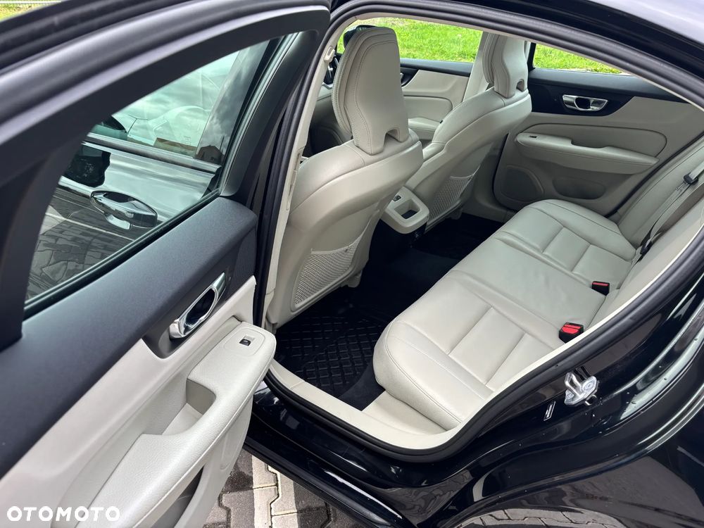 Volvo S60 T6 AWD Momentum Pro - 14