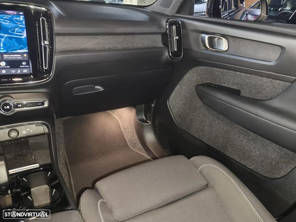 Volvo XC 40 Recharge Core - 19