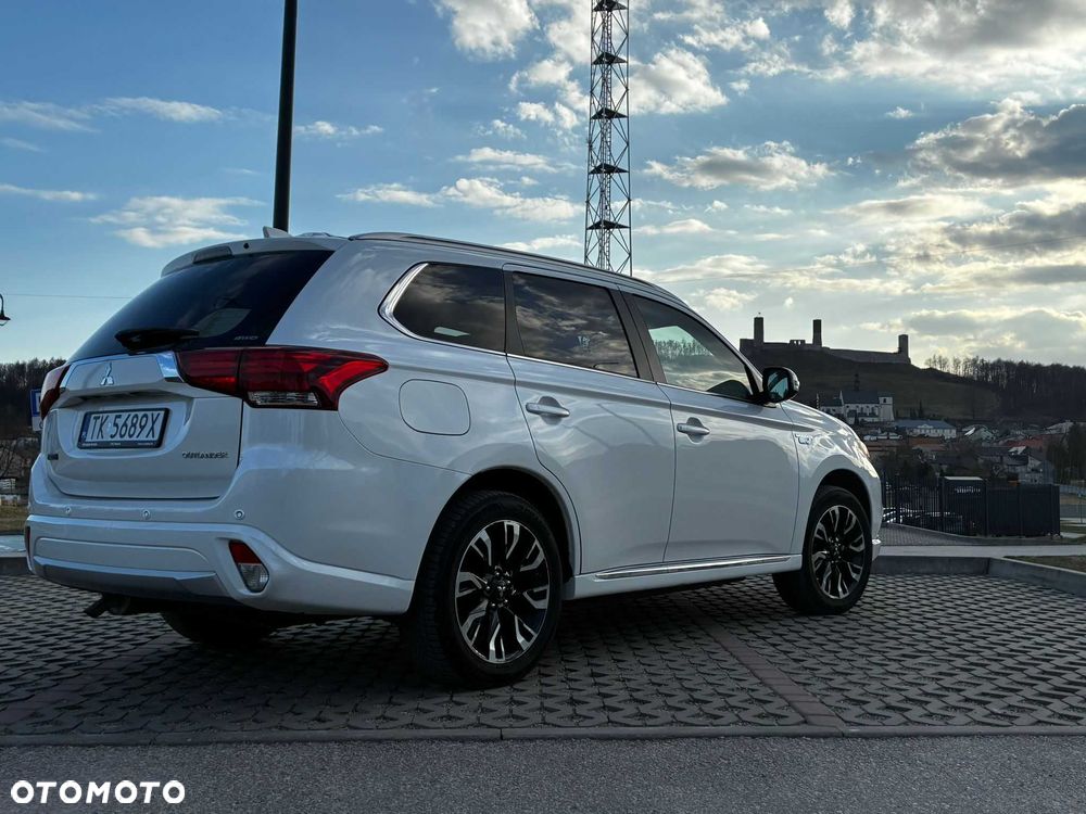 Mitsubishi Outlander - 4