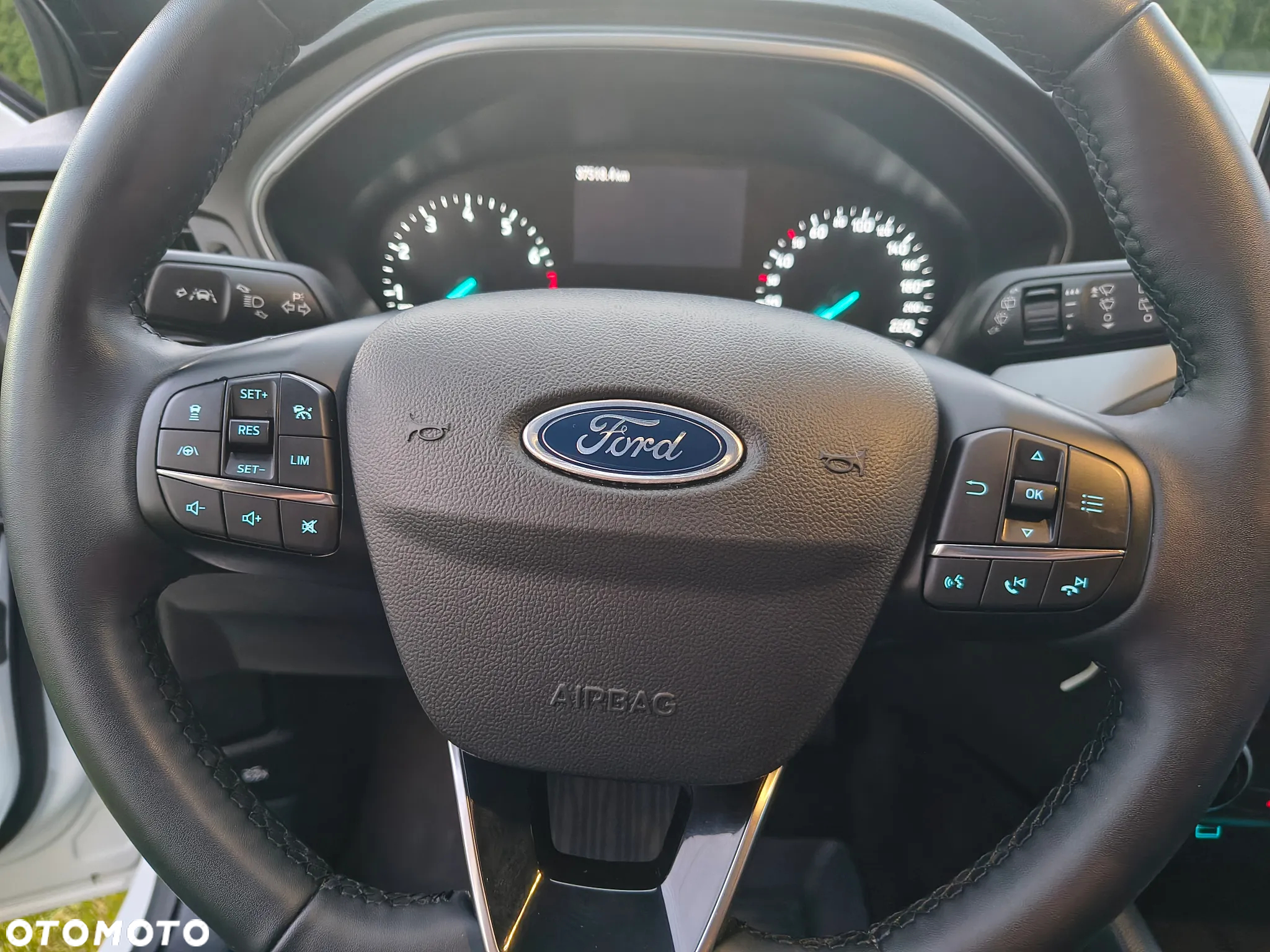Ford Focus 1.0 EcoBoost Hybrid ACTIVE - 25