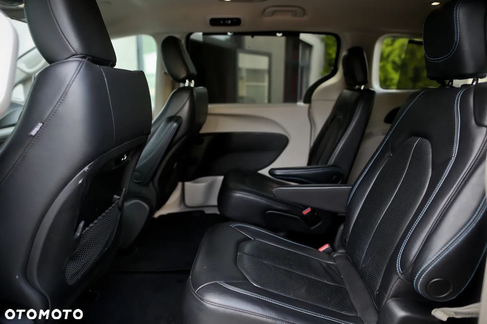 Chrysler Pacifica - 17