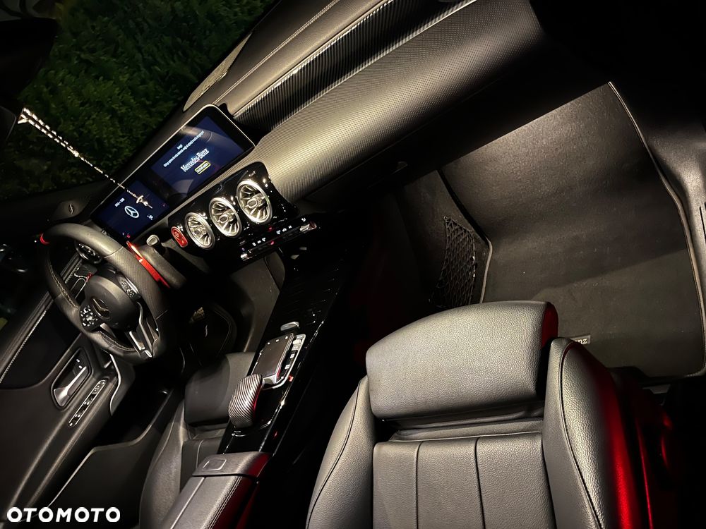 Mercedes-Benz CLA 220 7G-DCT AMG Line - 24