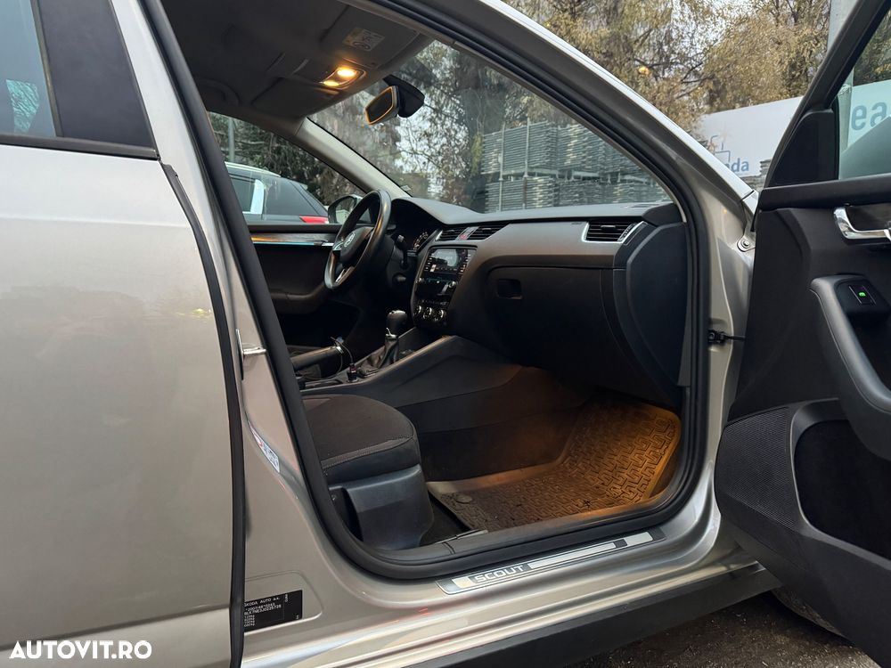 Skoda Octavia Combi Diesel 2.0 TDI 4X4 DSG Scout - 16