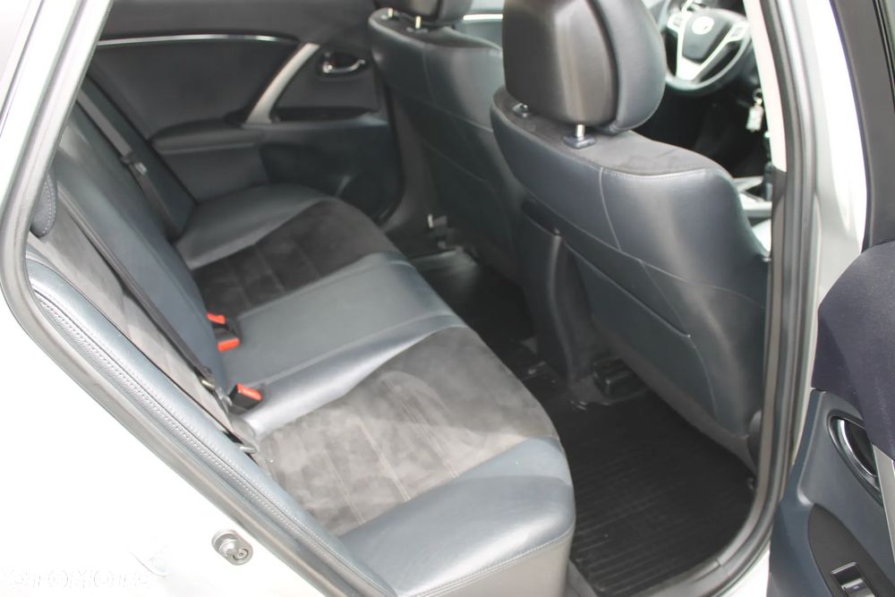 Toyota Avensis 1.8 Premium - 23