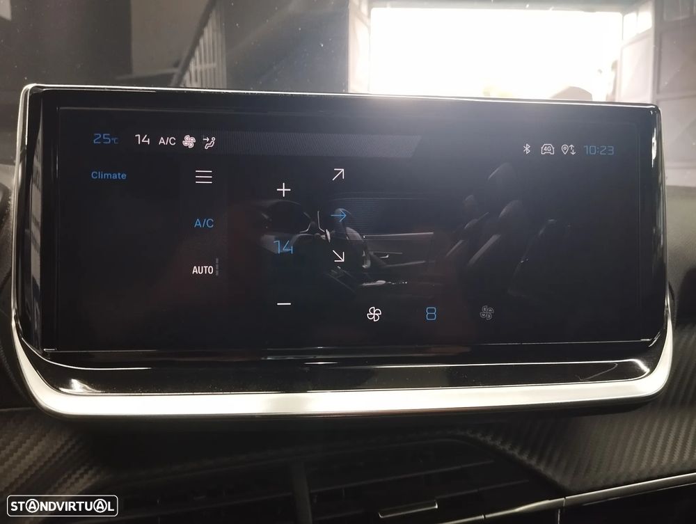 Peugeot 2008 1.2 Hybrid Allure e-DCS6 - 32
