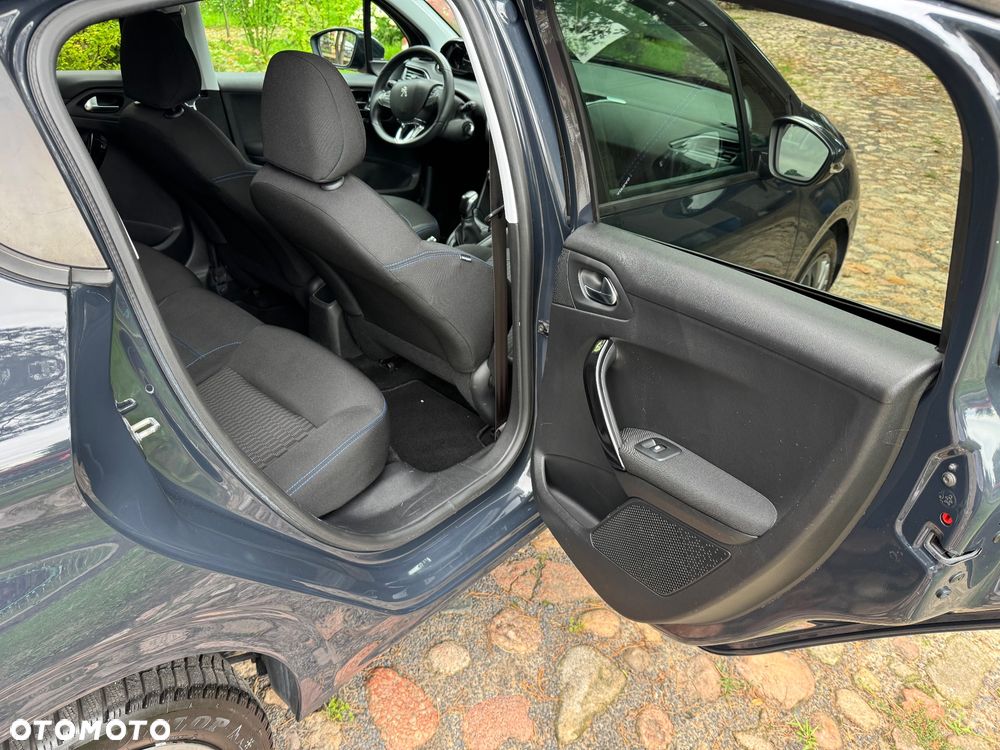 Peugeot 208 PureTech 82 Stop & Start Signature - 21