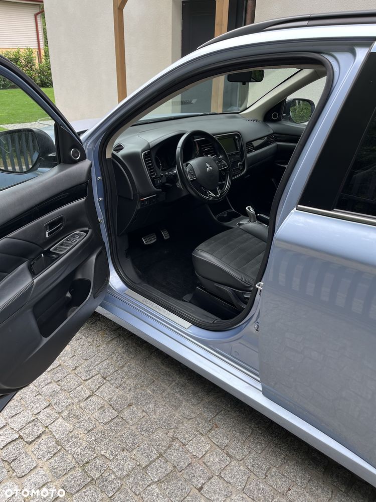 Mitsubishi Outlander - 8