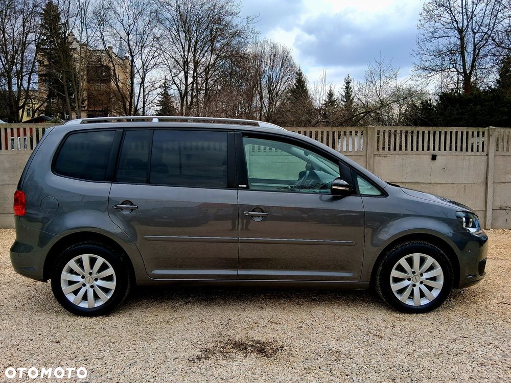 Volkswagen Touran 2.0 TDI DPF BlueMotion Technology STYLE - 6