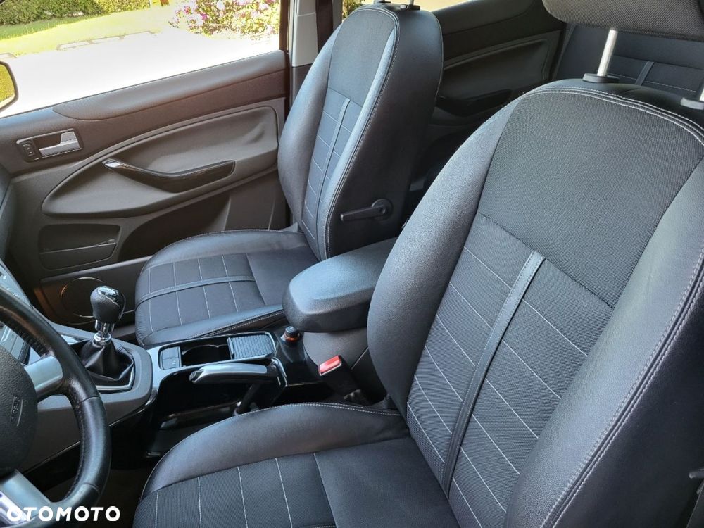 Ford Kuga - 25