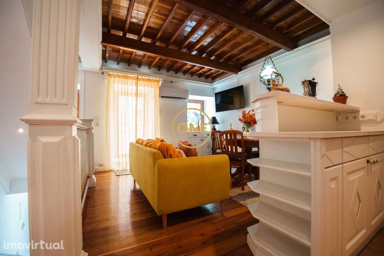 Moradia com Potencial e Elegância -Totalmente Renovado no Coração d - Grande imagem: 3/25