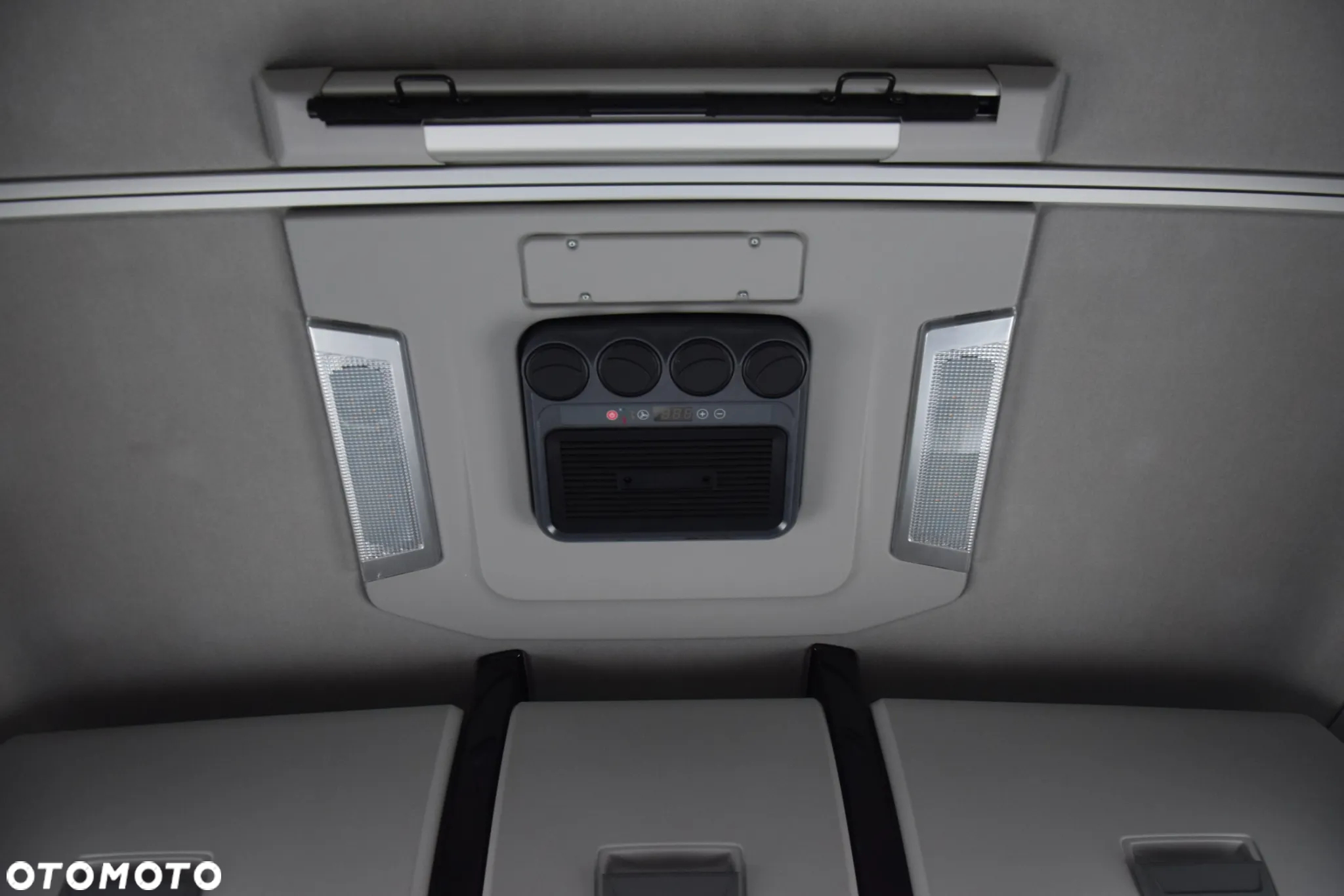 Renault T520 COMFORT / KLIMATYZACJA POSTOJOWA / ACC / LEDY / XENON / 2 ZBIORNIKI / NISKI PRZEBIEG / SERWISOWANY / SPROWADZONY - 32