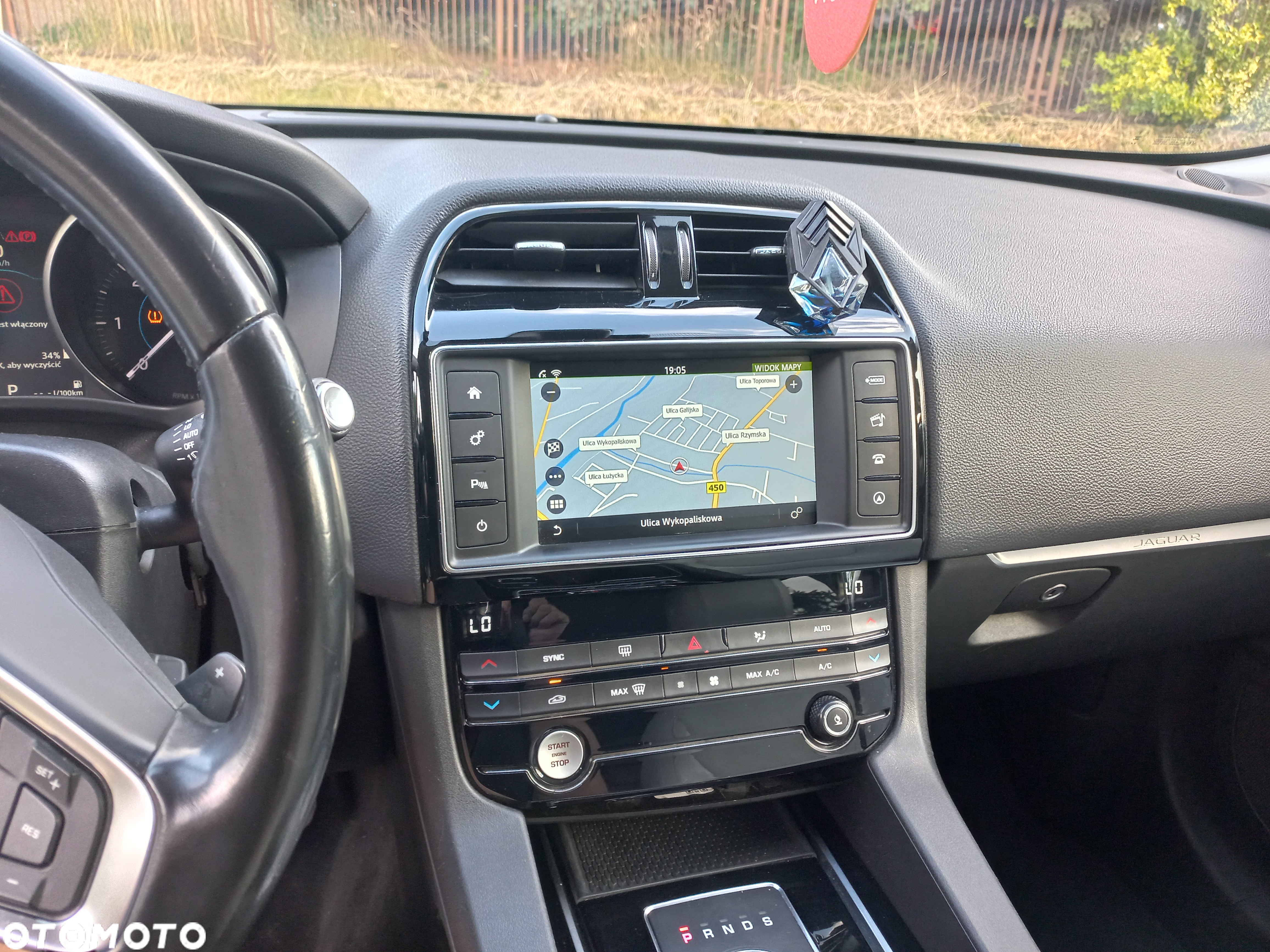 Jaguar F-Pace 2.0 i4D AWD Chequered Flag - 12
