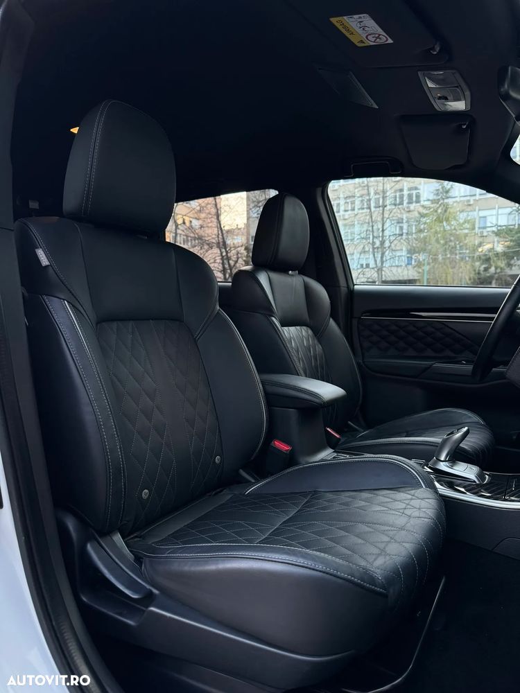 Mitsubishi Outlander 2.4 4WD Plus - 11