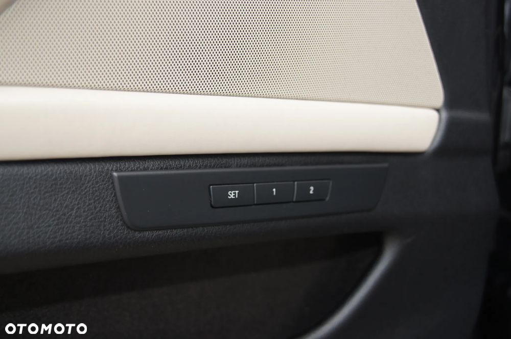 BMW Seria 5 535i xDrive - 13