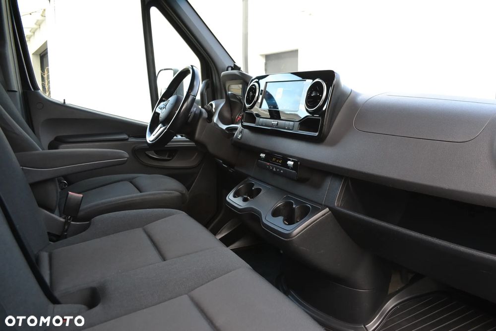 Mercedes-Benz Sprinter - 13