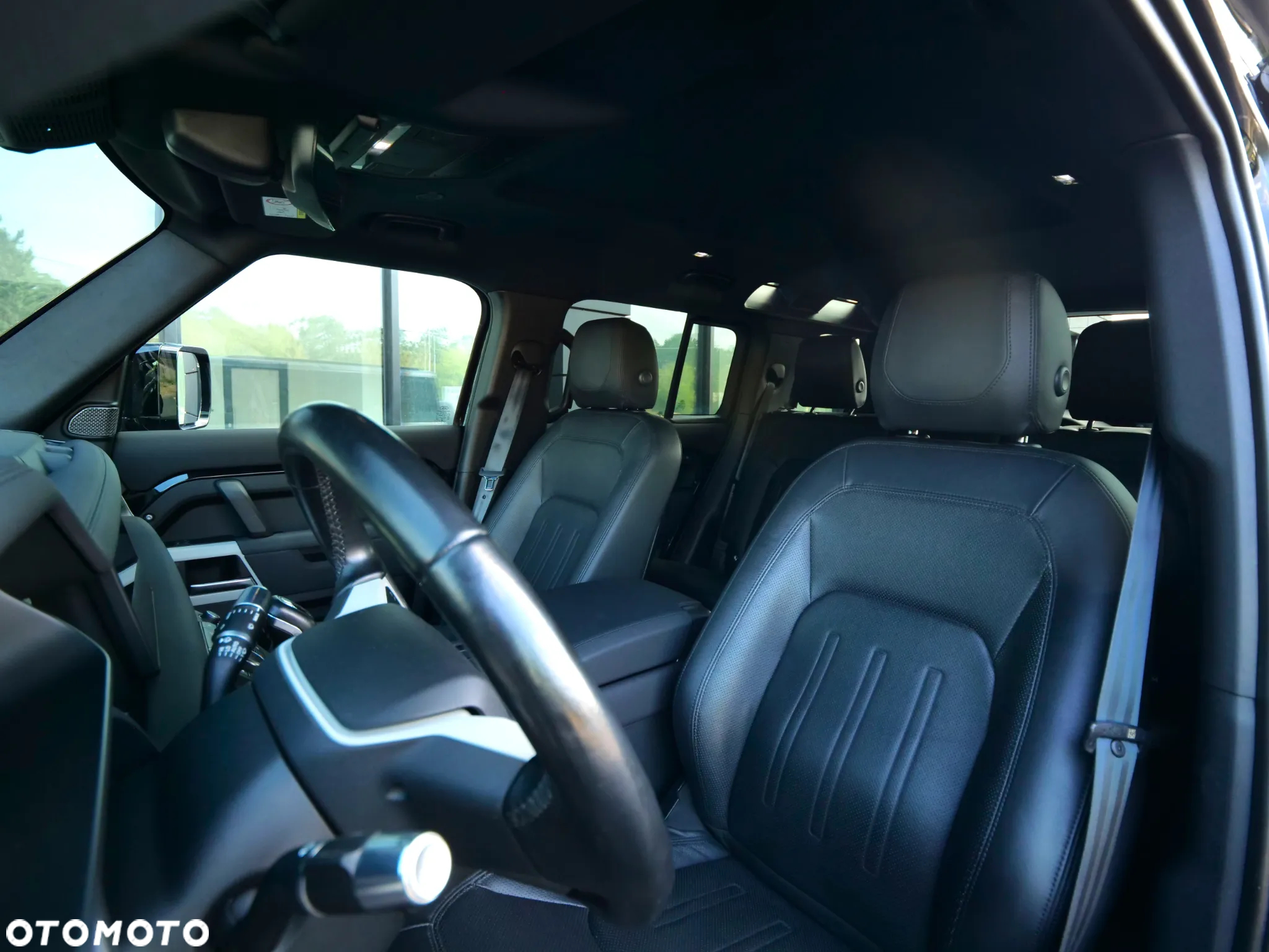 Land Rover Defender - 27