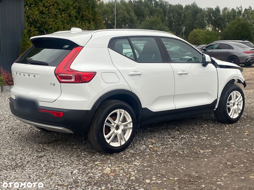 Volvo XC 40 T3 Momentum Pro - 2