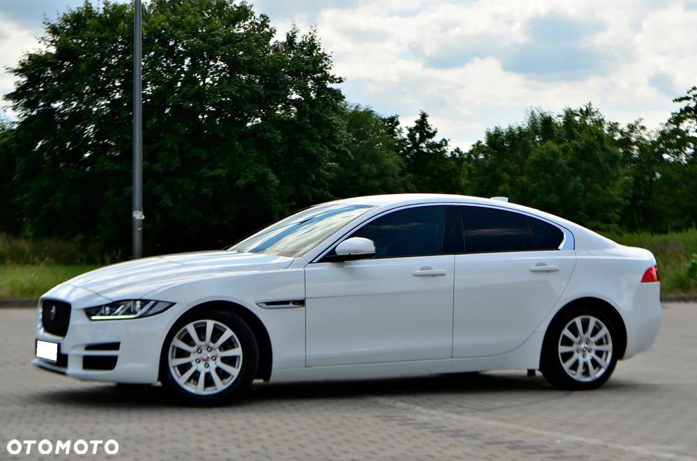 Jaguar XE 2.0 D Prestige - 4