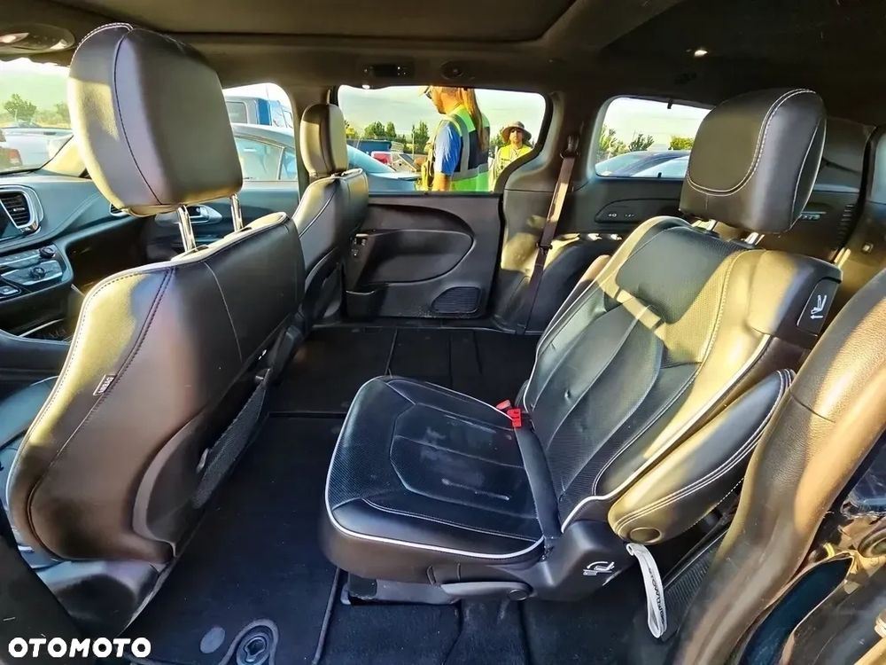 Chrysler Pacifica - 13