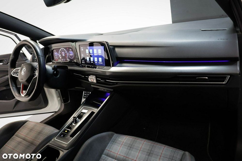 Volkswagen Golf - 25