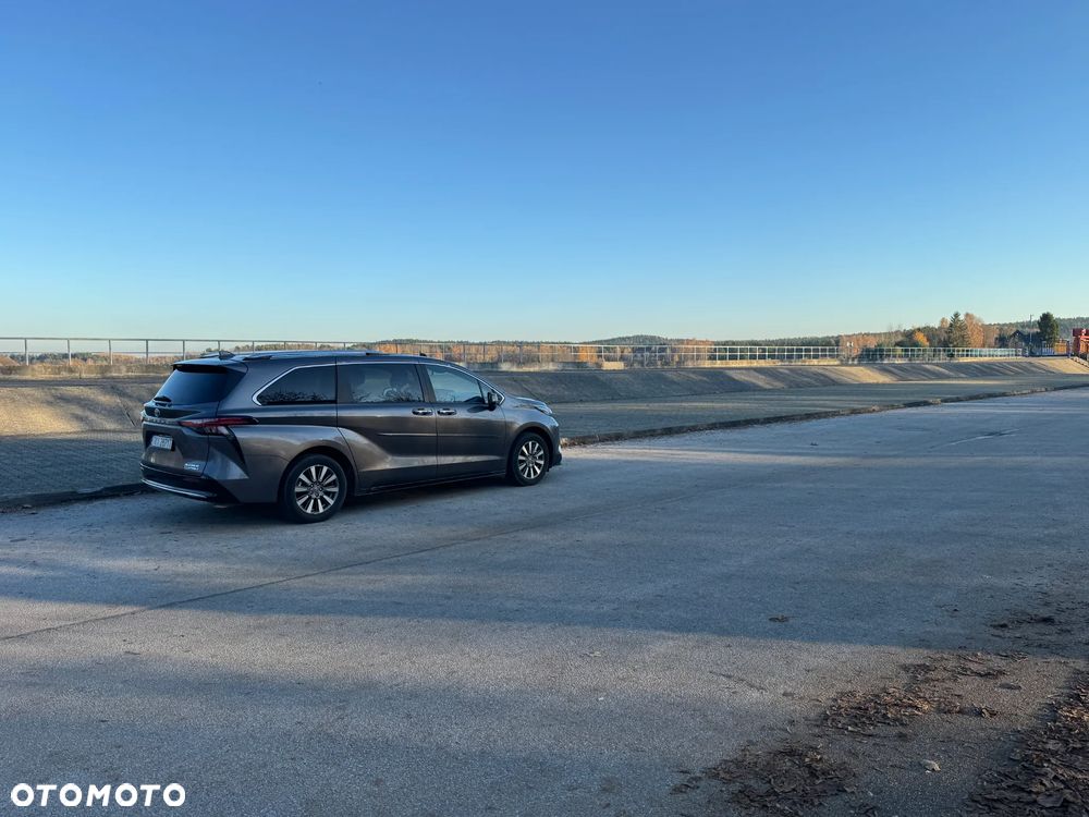 Toyota Sienna - 13