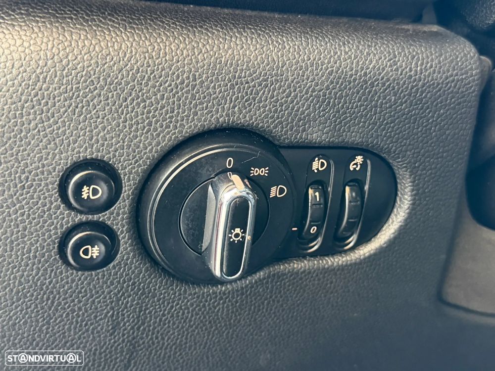 MINI 3 Portas One D - 17