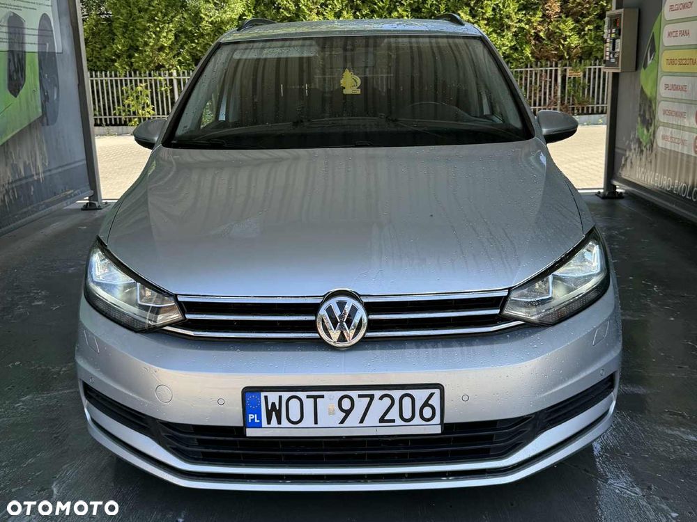Volkswagen Touran - 1