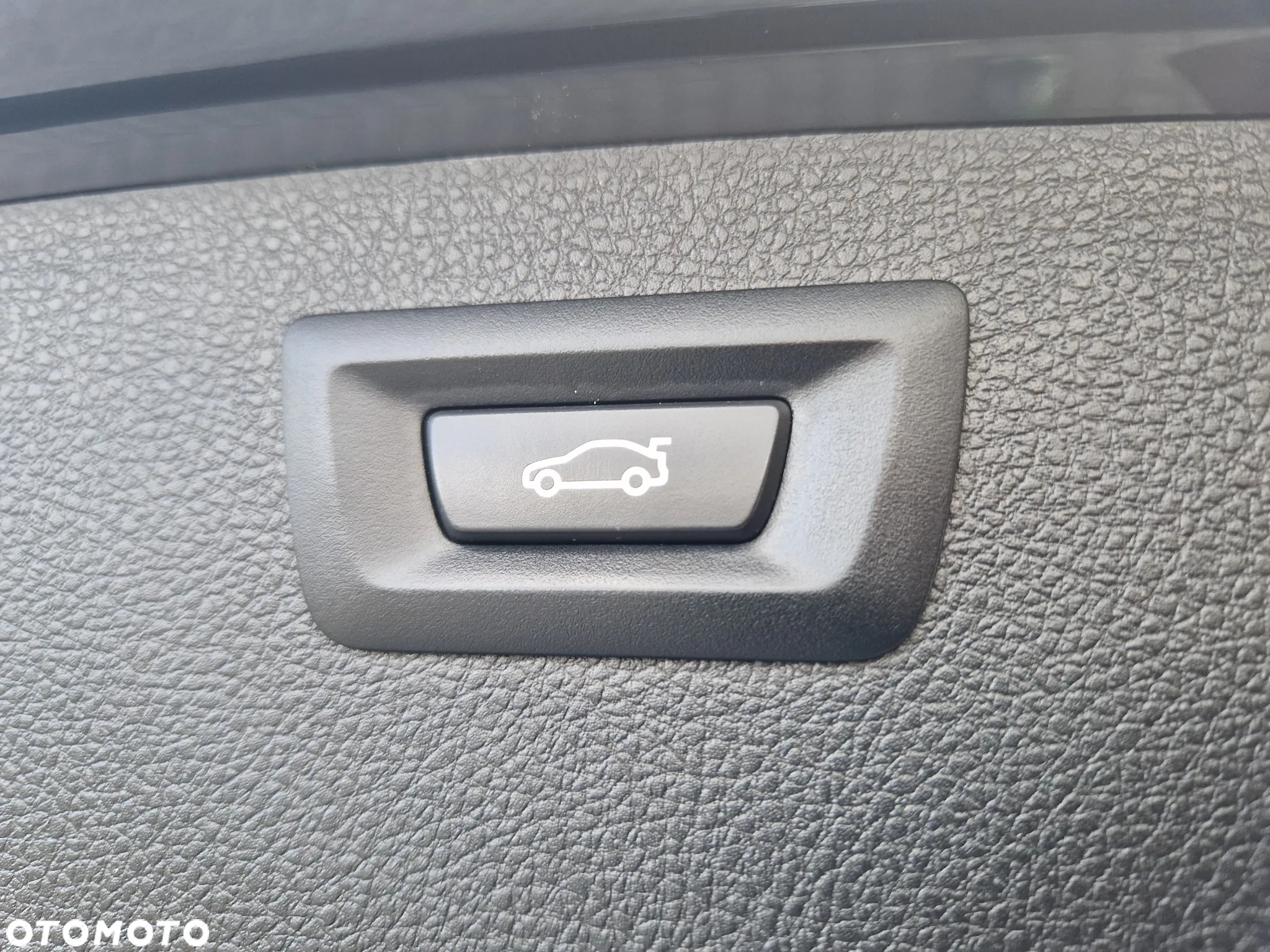 BMW Seria 3 330d xDrive M Sport EU6 - 12