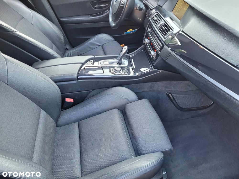 BMW Seria 5 525d - 13
