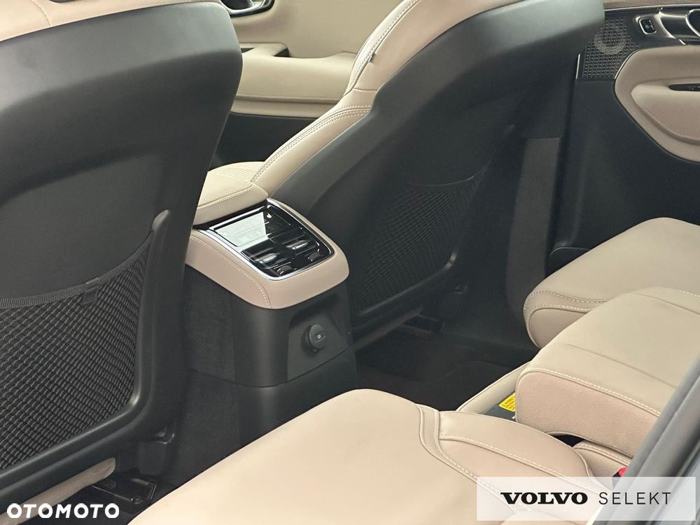 Volvo XC 90 - 35