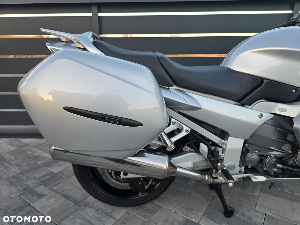 Yamaha FJR - 28