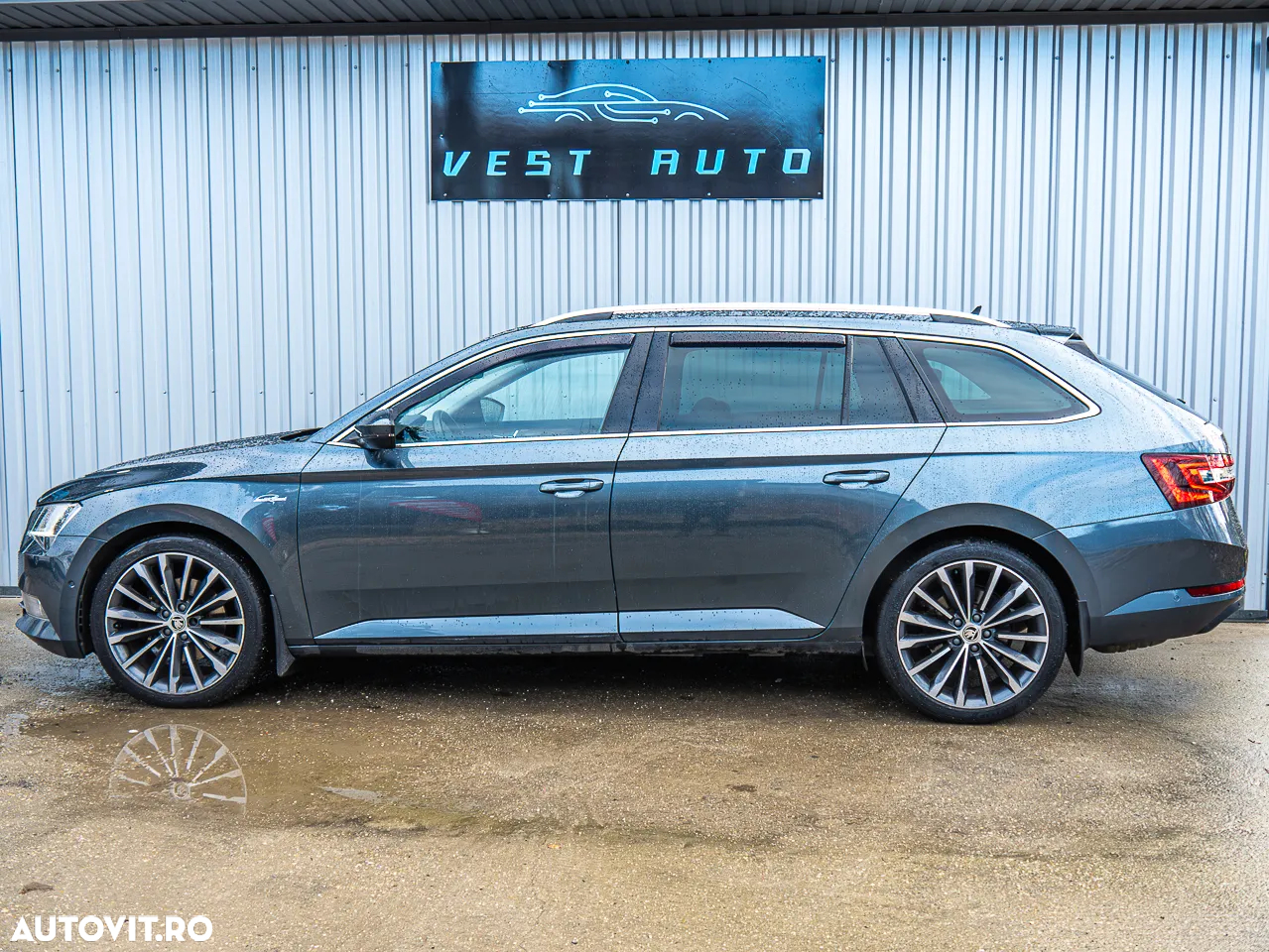 Skoda Superb Combi 2.0 TDI DSG 4X4 Laurin & Klement - 23