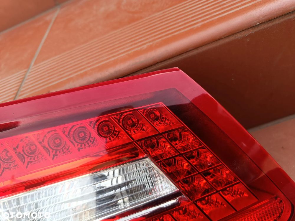 MERCEDES W212 KOMBI LAMPA W KLAPĘ LEWA PRAWA TYLNA - 12