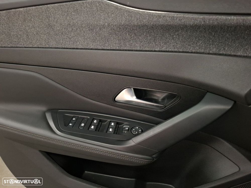 Peugeot 408 1.2 PureTech Allure EAT8 - 21