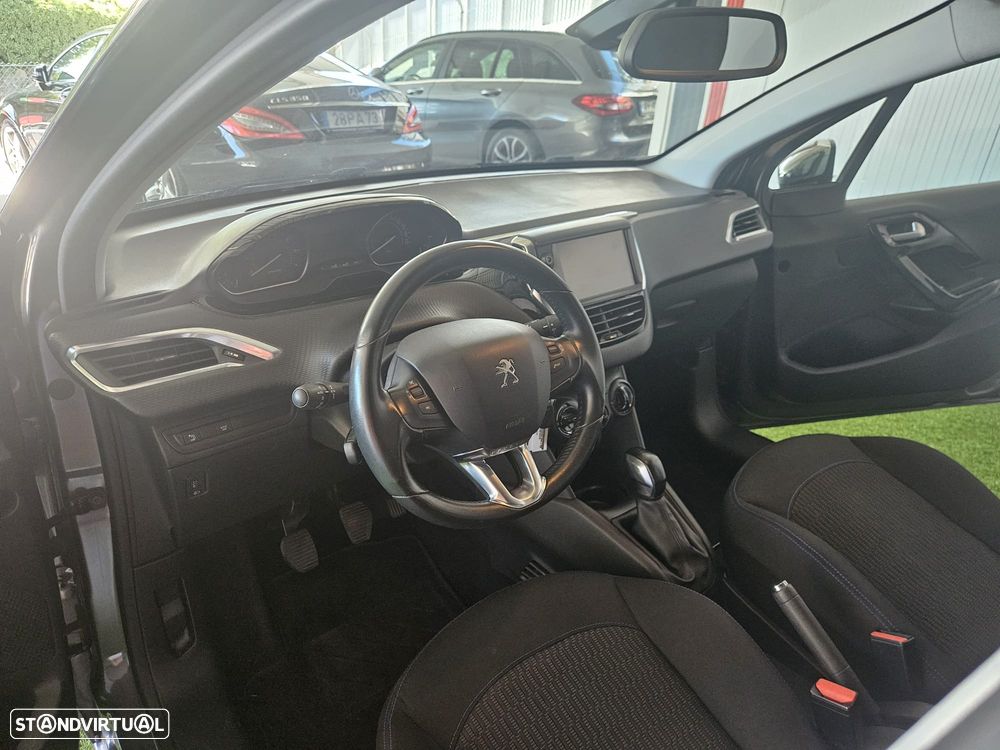 Peugeot 208 1.2 PureTech Signature - 13