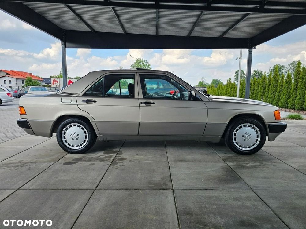 Mercedes-Benz W201 (190) - 10