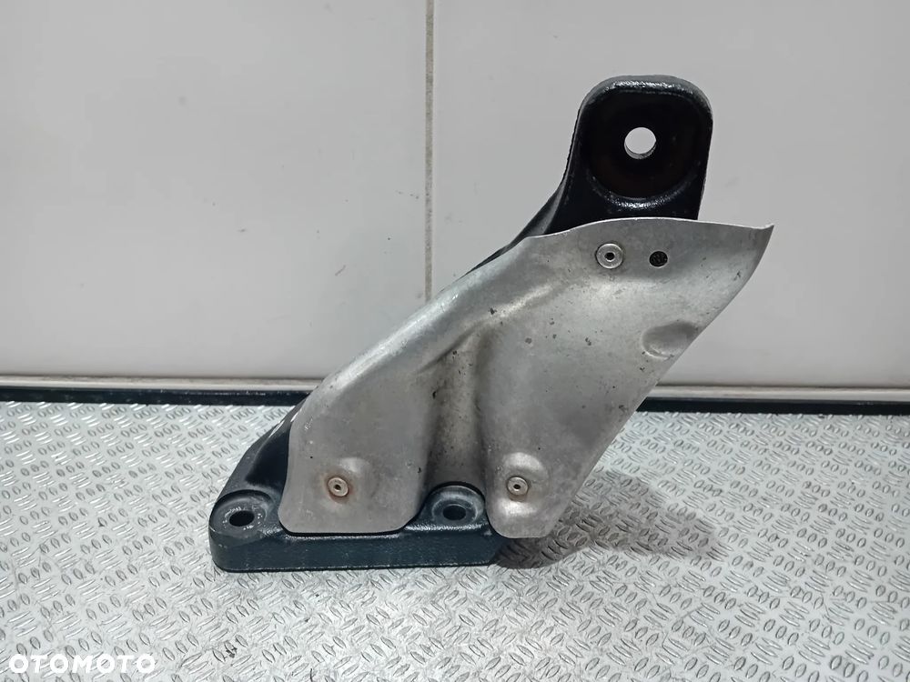 łapa silnika BMW E90-91 3.0 D 6770044 - 3