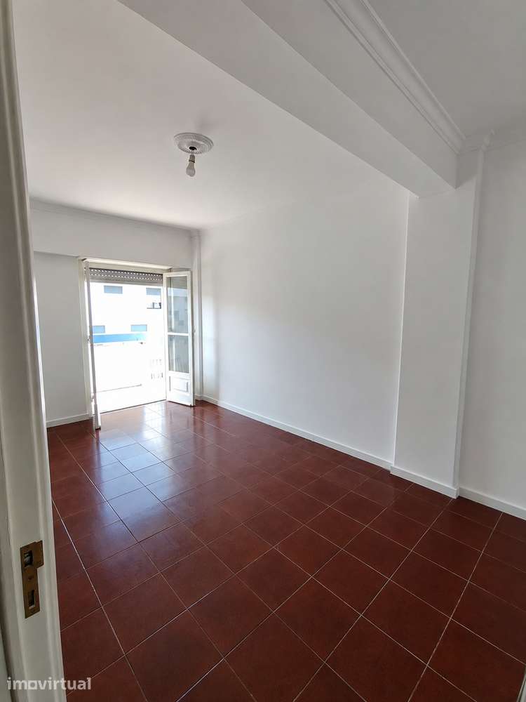 Apartamento T2 à venda na Rua Barbosa du Bocage, 13 - Grande imagem: 4/14