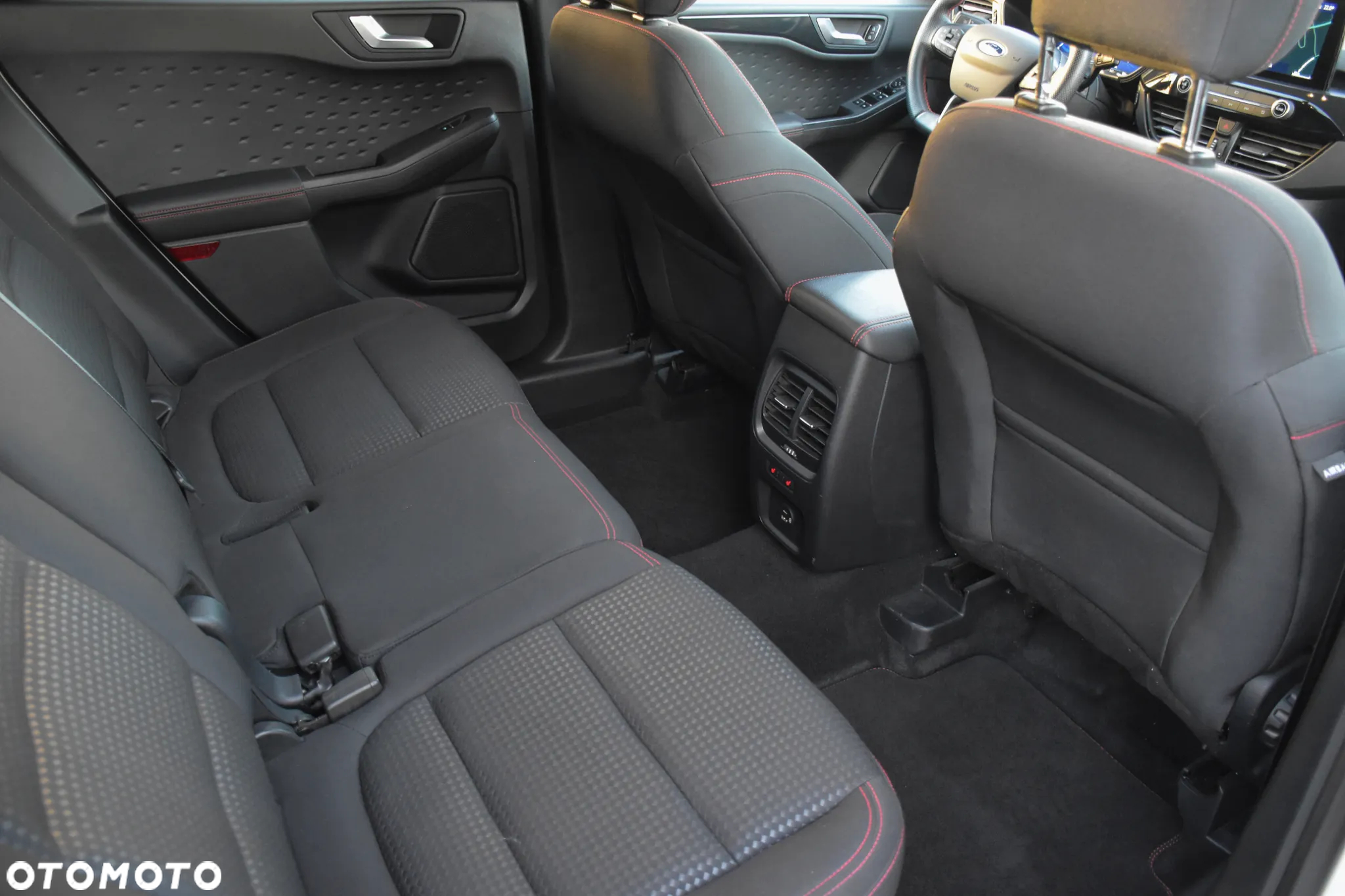 Ford Kuga 2.0 EcoBlue 4x4 ST-LINE X - 30