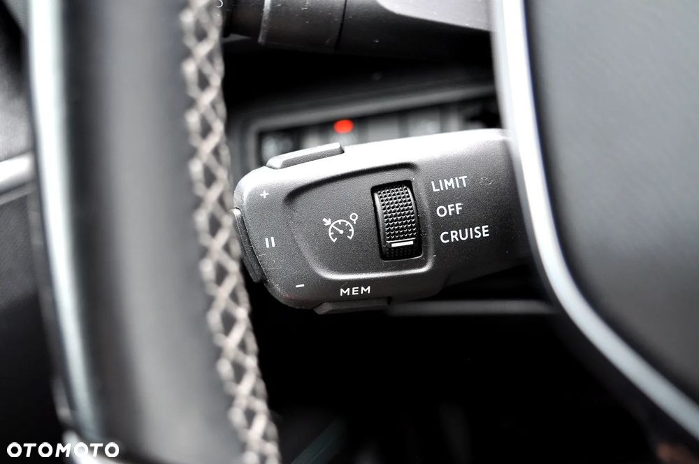 Peugeot 3008 BlueHDi 130 Stop & Start EAT8 Allure - 29